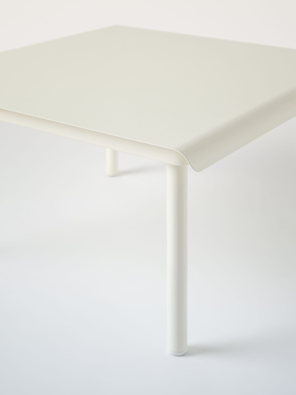 Table café 55 70x70 / plateau chêne naturel - Brut Verni