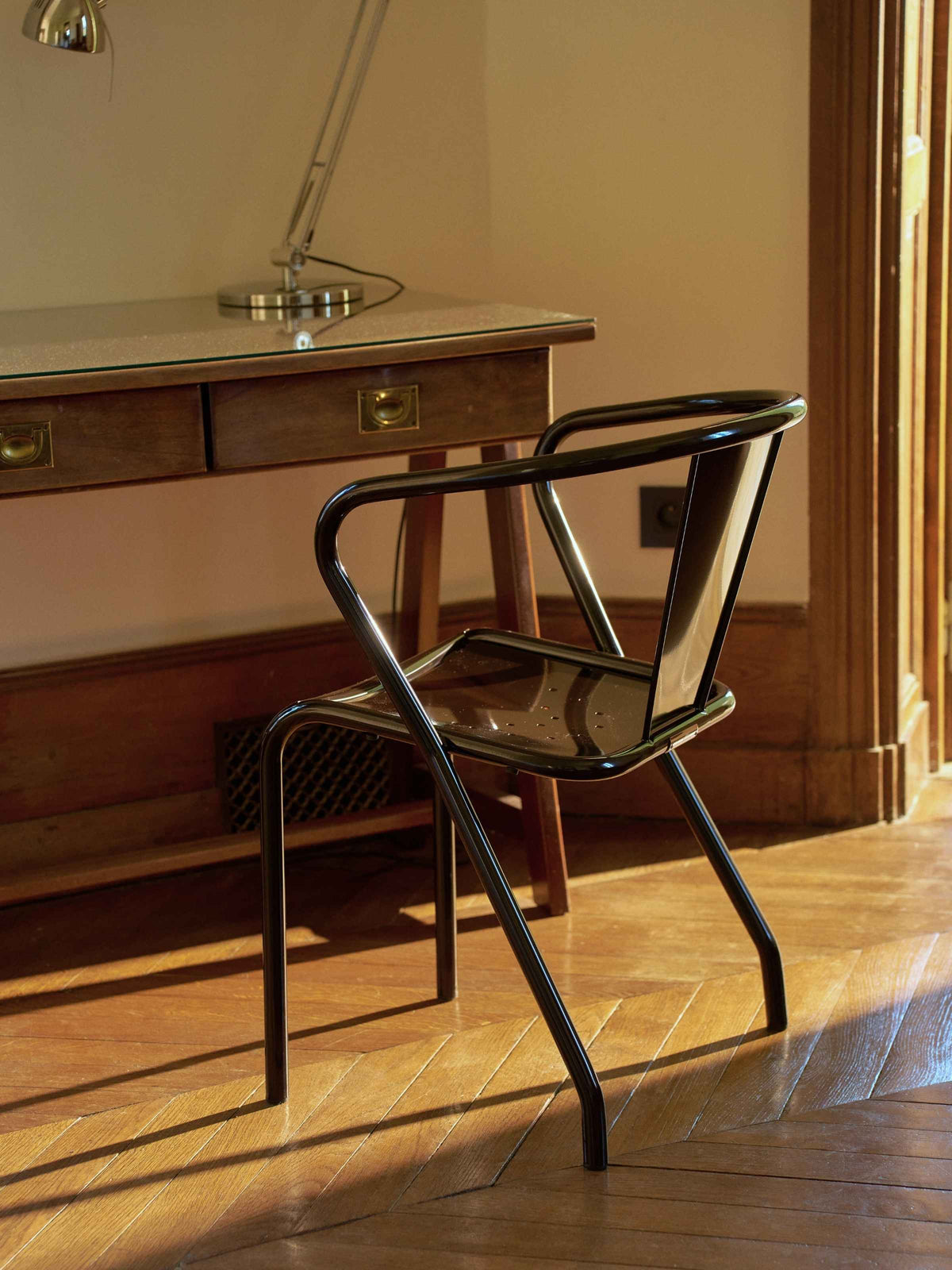 Fauteuil UD assise pleine - Brun Noir
